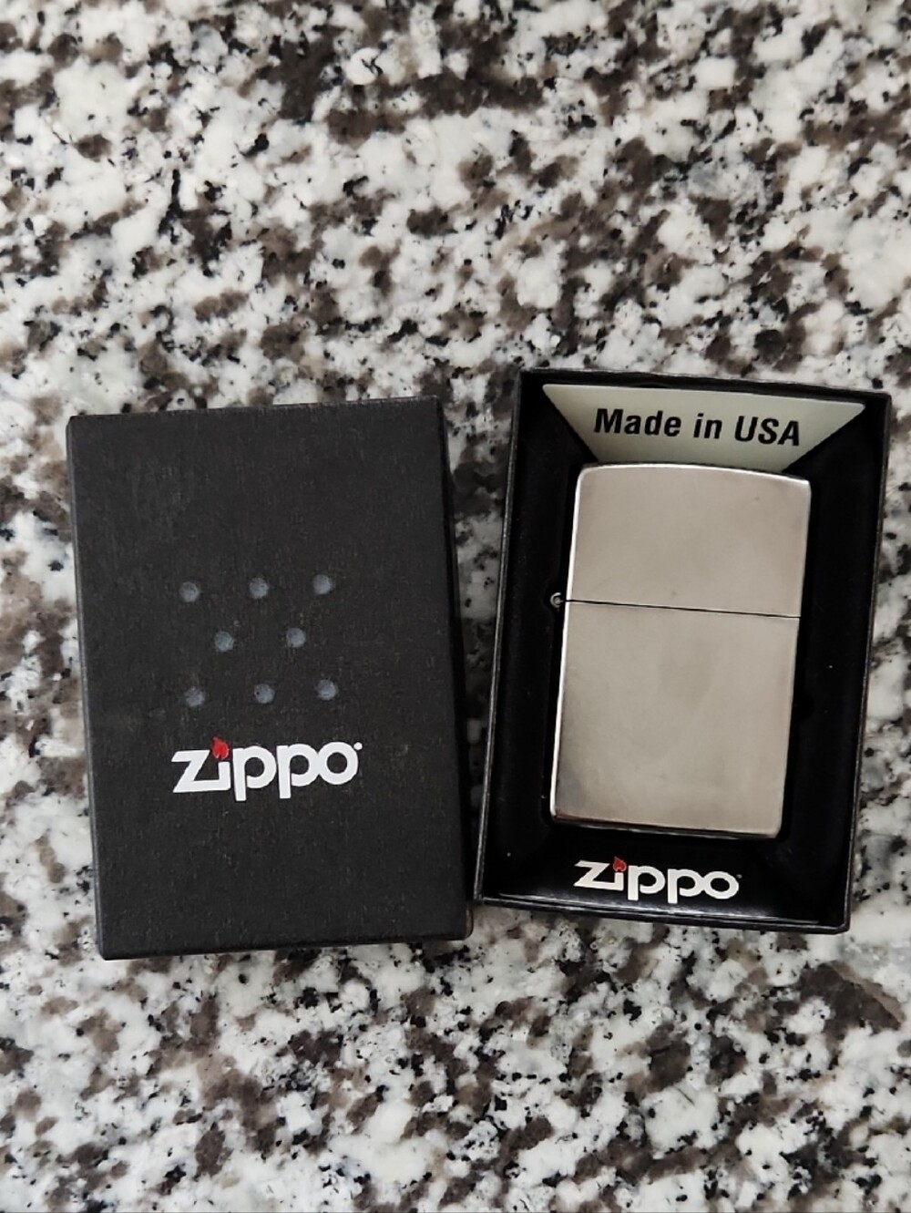 Zippo Brushed Chrome Silver Toned Classic Windproof Lighter NIB
